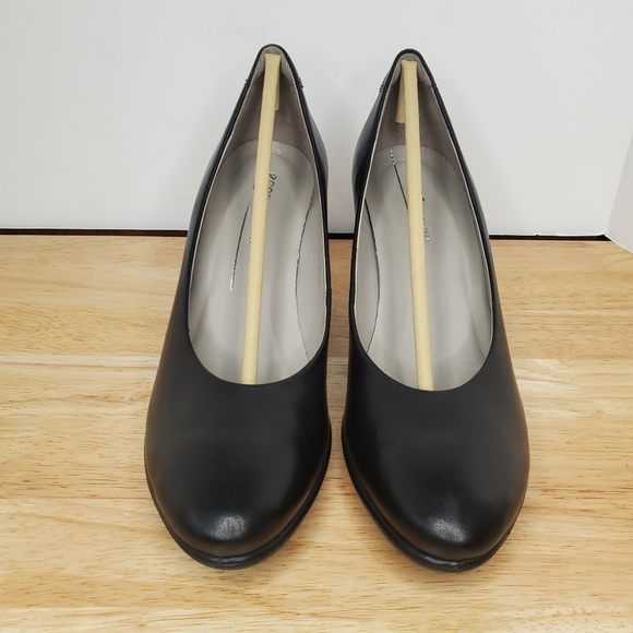 Ecco Black Women's Heels - Picture 3 of 9